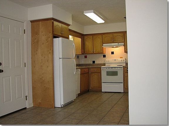 Modern kitchen with tiled back splash.