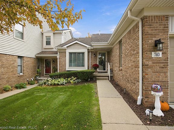 3rd image of 740 Ridgeside Dr