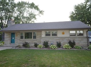 4551 N 100th St, Wauwatosa, WI 53225