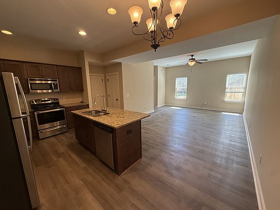 3rd image of 20478 Castle Ridge Rd