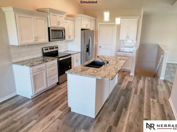 2727 Kings Corner Dr, Lincoln, NE 68516