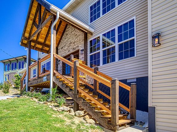 3rd image of 810 Oakley Way