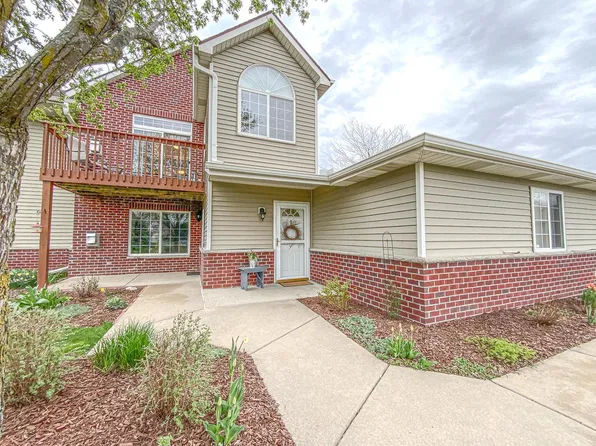 2125 Broken Hill ROAD #8, Waukesha, WI 53188