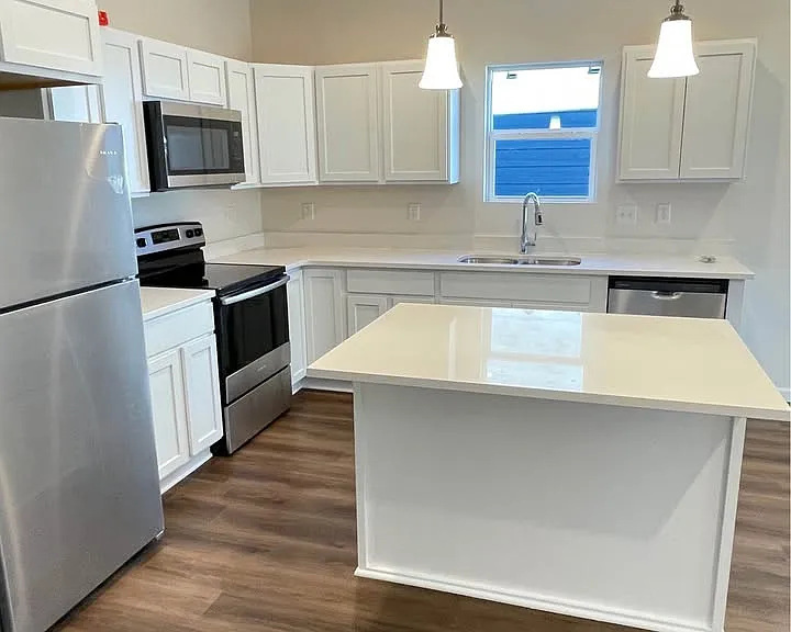 338 W Castle St — Photo 5