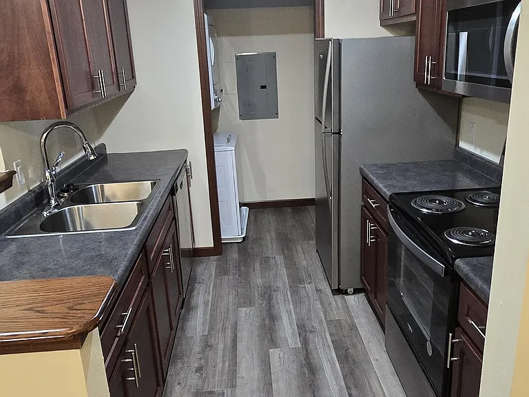 Park Ridge Apartments — Photo 24