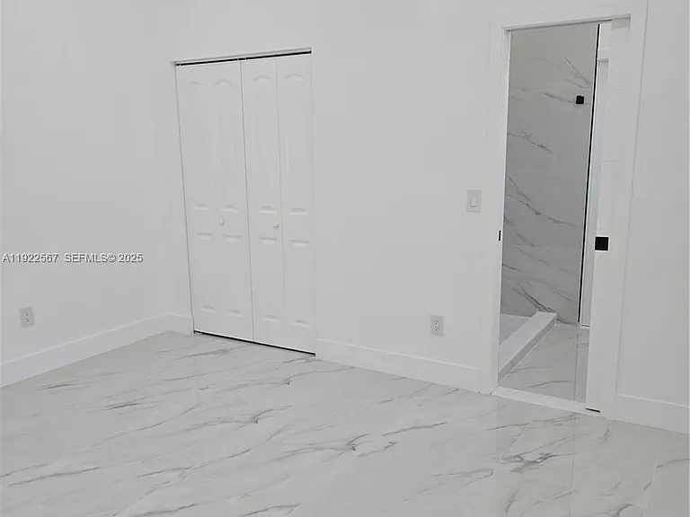 987 NE 145 N — Photo 24