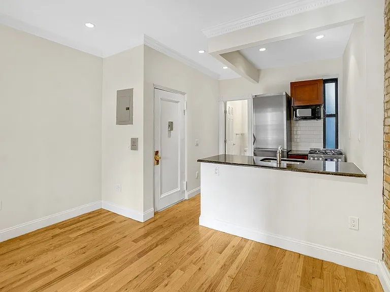 419 E 82nd St #2D — Photo 2
