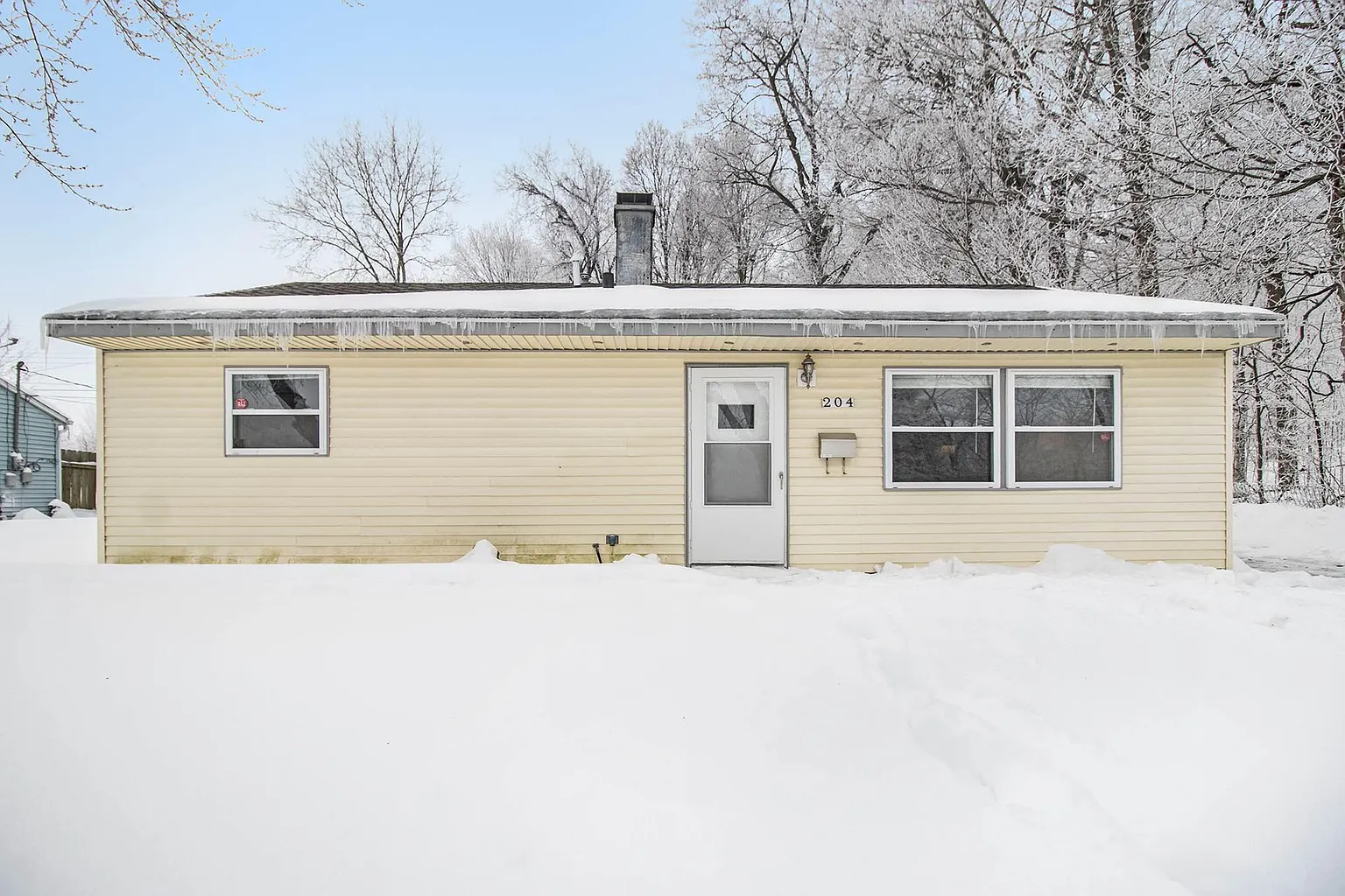 204 Barbie St photo 1