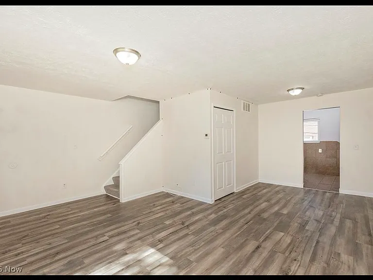 23673 Banbury Cir #B — Photo 8