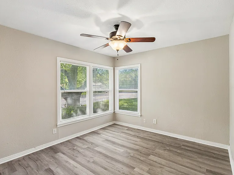 1220 S Lamar St — Photo 15