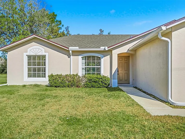 106 La Mancha Dr — Photo 2