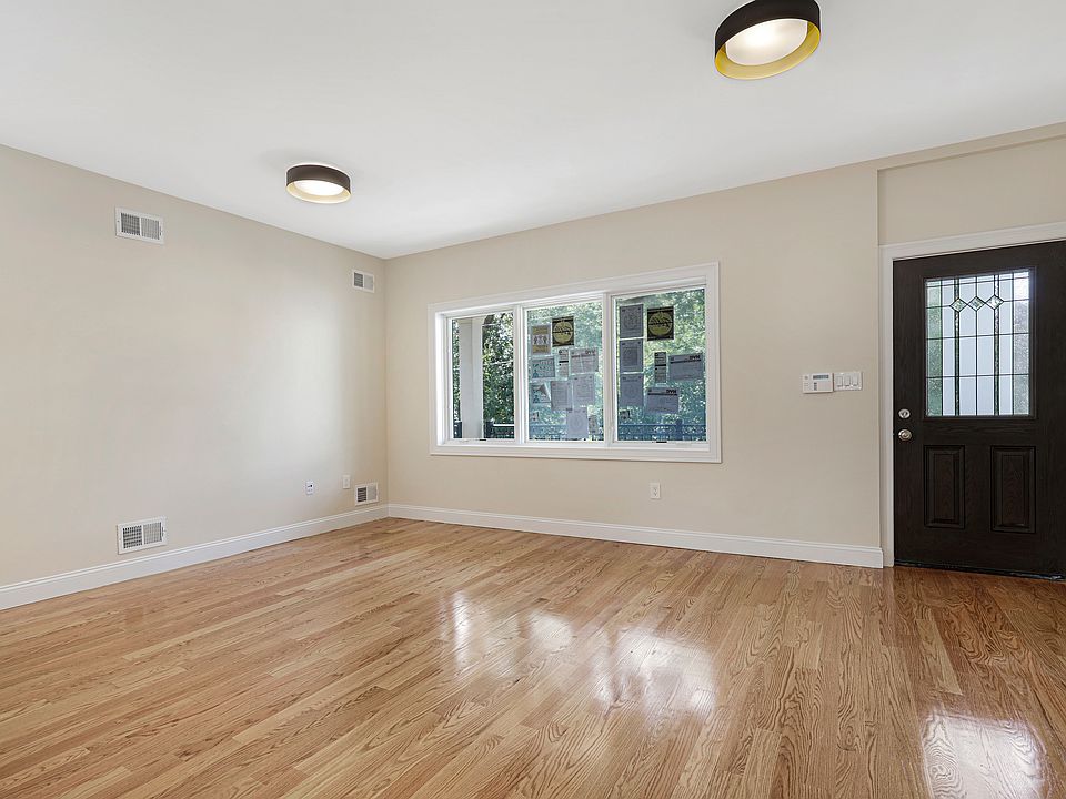 1st image of 11 Morris Pl