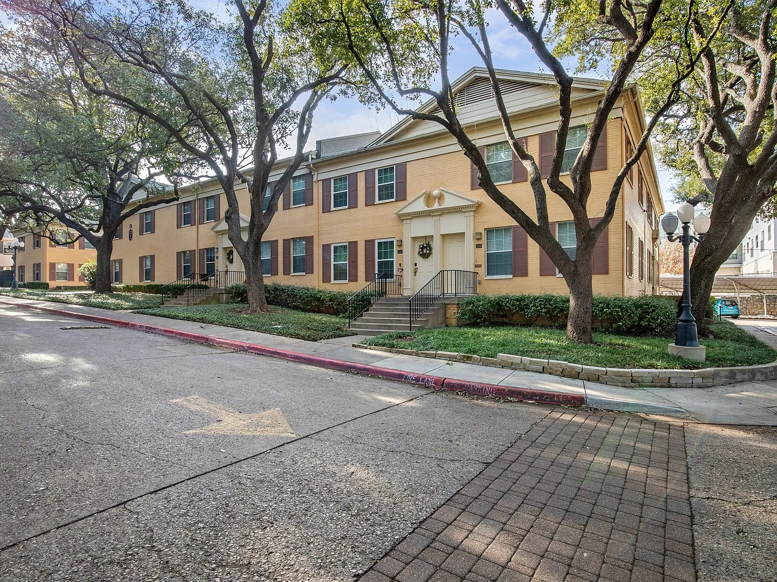 2 bed, 1.5 bath, 956 sqft, $1,750 — Photo 3