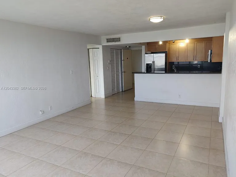 9001 SW 77th Ave #C606 — Photo 7
