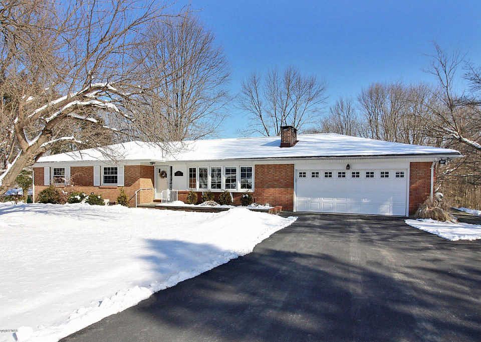 1st image of 112 Vineyard Dr
