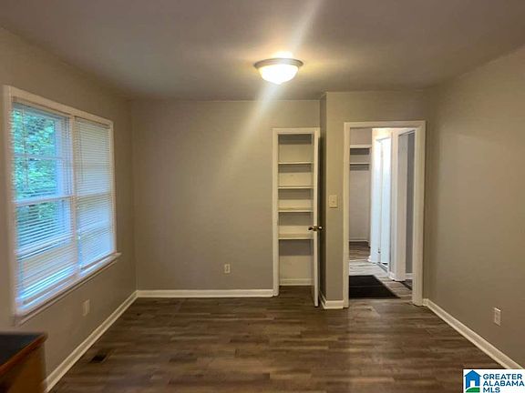5th image of 1045 Waverly St