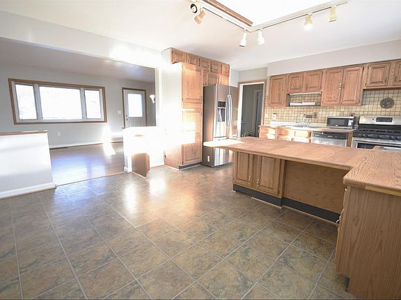 2nd image of 1427 Larry Joe Dr