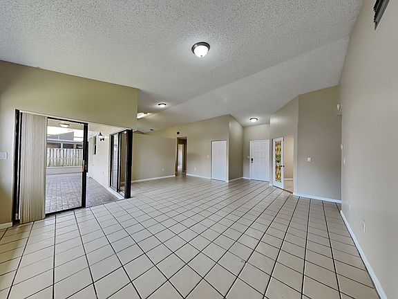 4th image of 5921 Leeds Ln