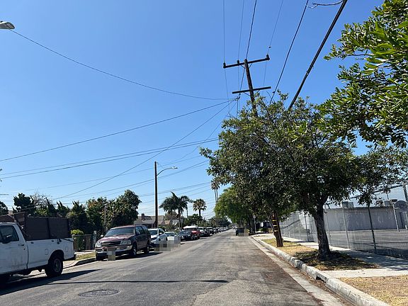 5th image of 10106 S Inglewood Ave