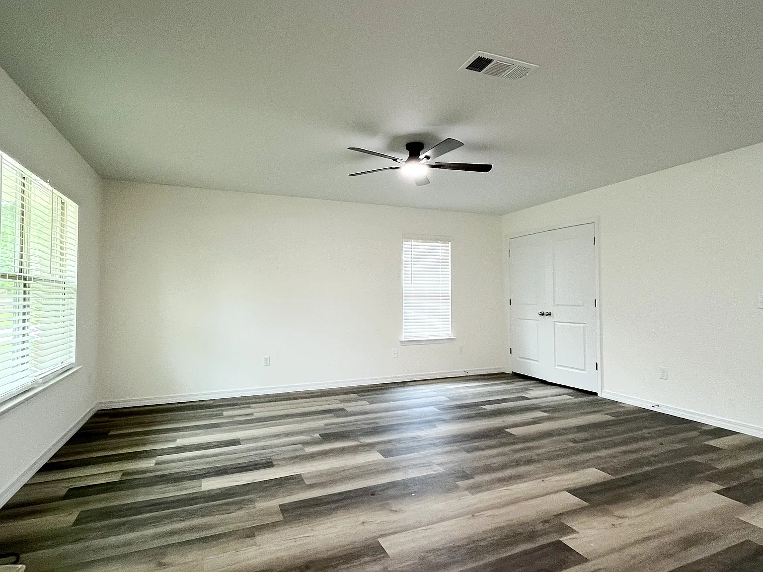 3 bed, 1257 sqft, $1,900 — Photo 3