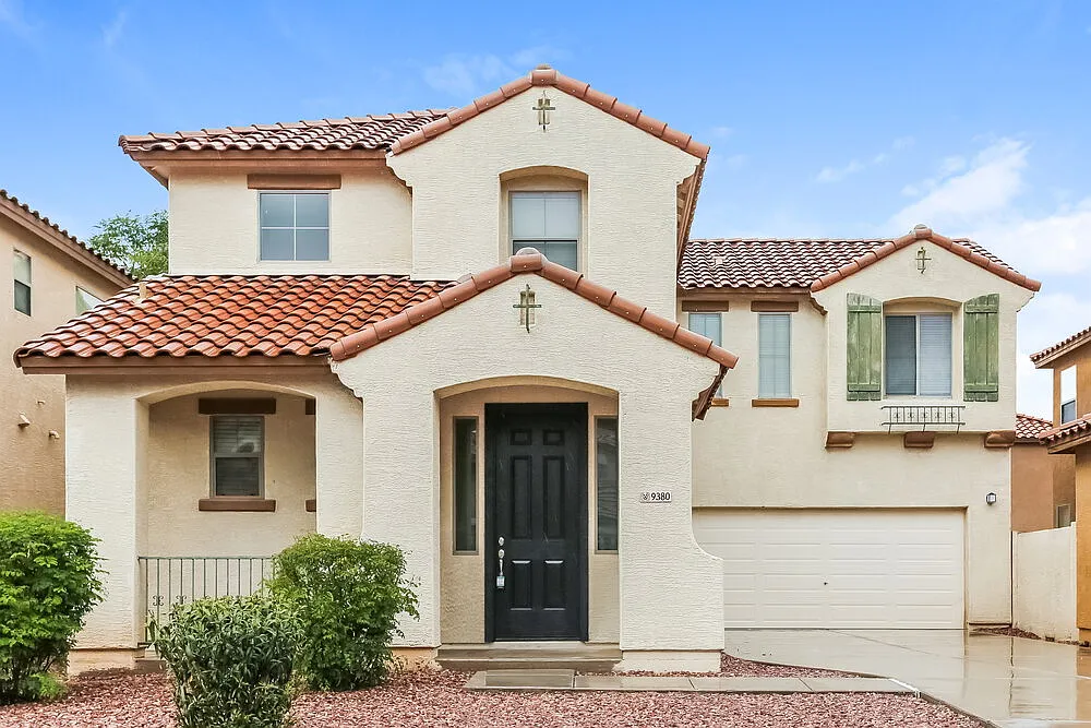 3 bed, 2.5 bath, 1919 sqft, $2,385 — Photo 1