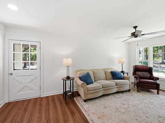 5th image of 908 Chambers Rd
