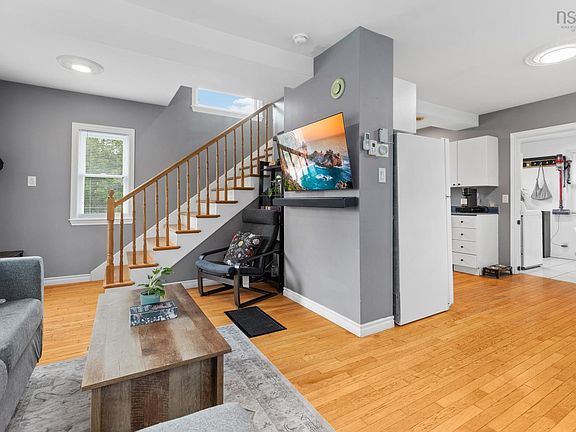 5th image of 65 Green Road Ext