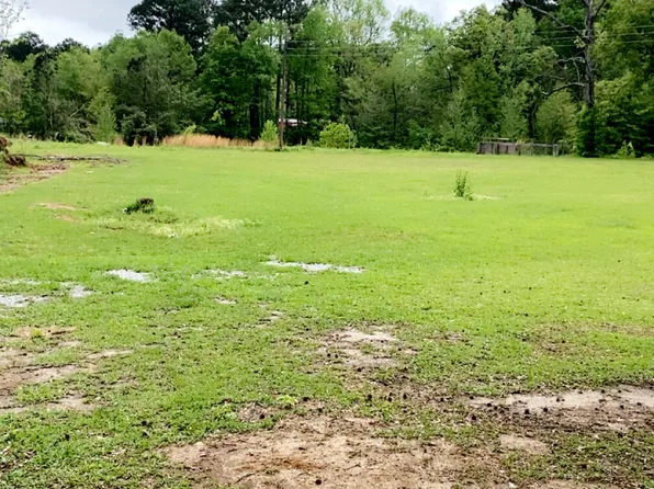 9011 Church Rd, Collinsville, MS 39325