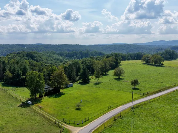3513 War Ridge Rd, Wayside, WV 24985
