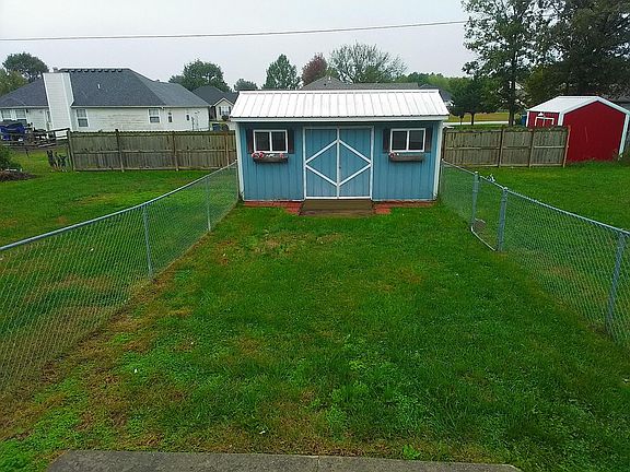 4th image of 912 E Amber Drive