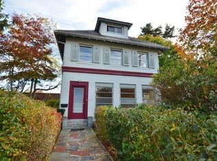 10 Elm St, Great Neck, NY 11021