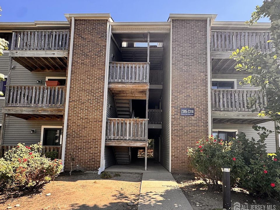 1st image of 2315 Ravens Crest Dr