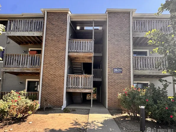 2315 Ravens Crest Dr, Plainsboro, NJ 08536