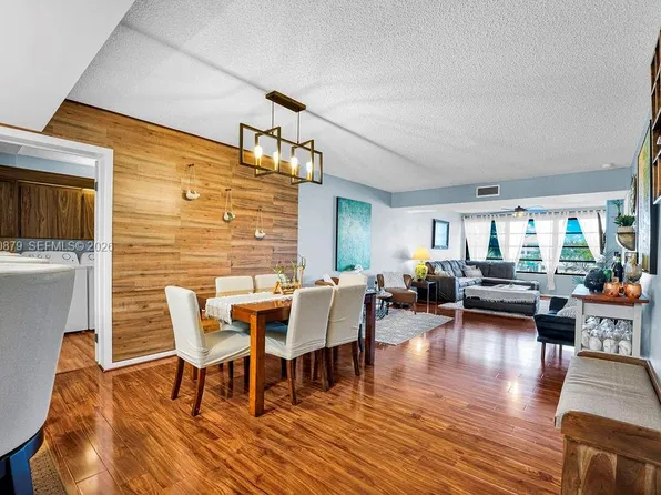 6049 Balboa Cir APT 302, Boca Raton, FL 33433