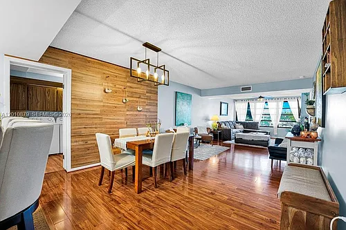 6049 Balboa Cir #302 Photo 1