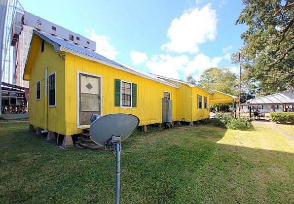 1st image of 305 S Louisiana St
