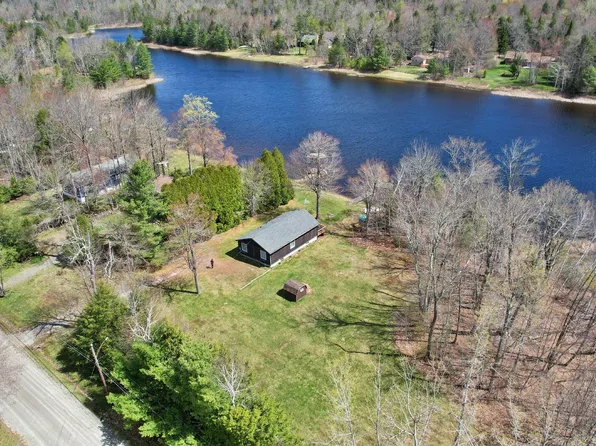 287 Long Bow Ln W, Becket, MA 01223