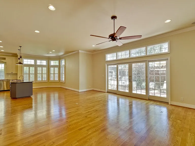 1150 Meredith Ave — Photo 32