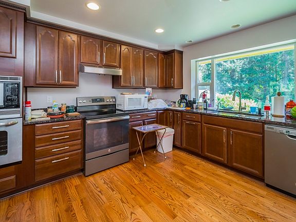 4th image of 15609 Marine Dr