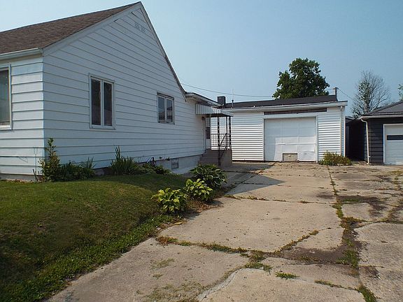 2nd image of 715 E Grant St