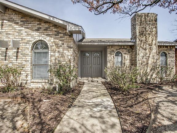 3rd image of 1109 Lombardy Dr