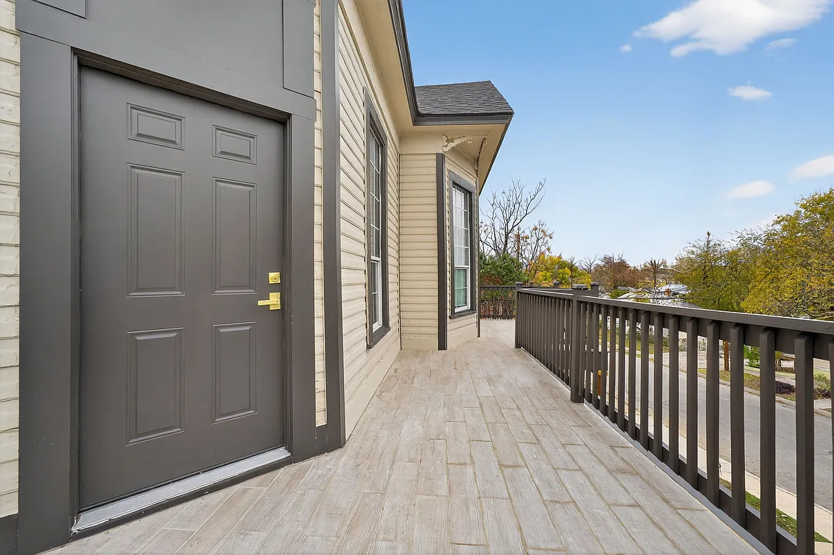 Building Photo - 413 Nopal St #102
