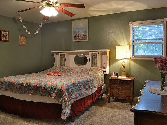 2nd image of 7409 Douglas Ln