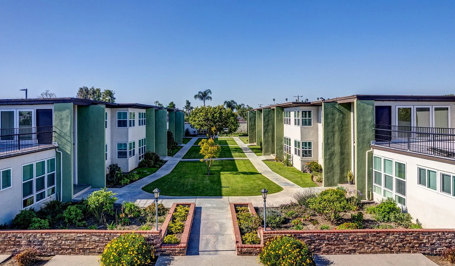 Brookshire Apts — Photo 1