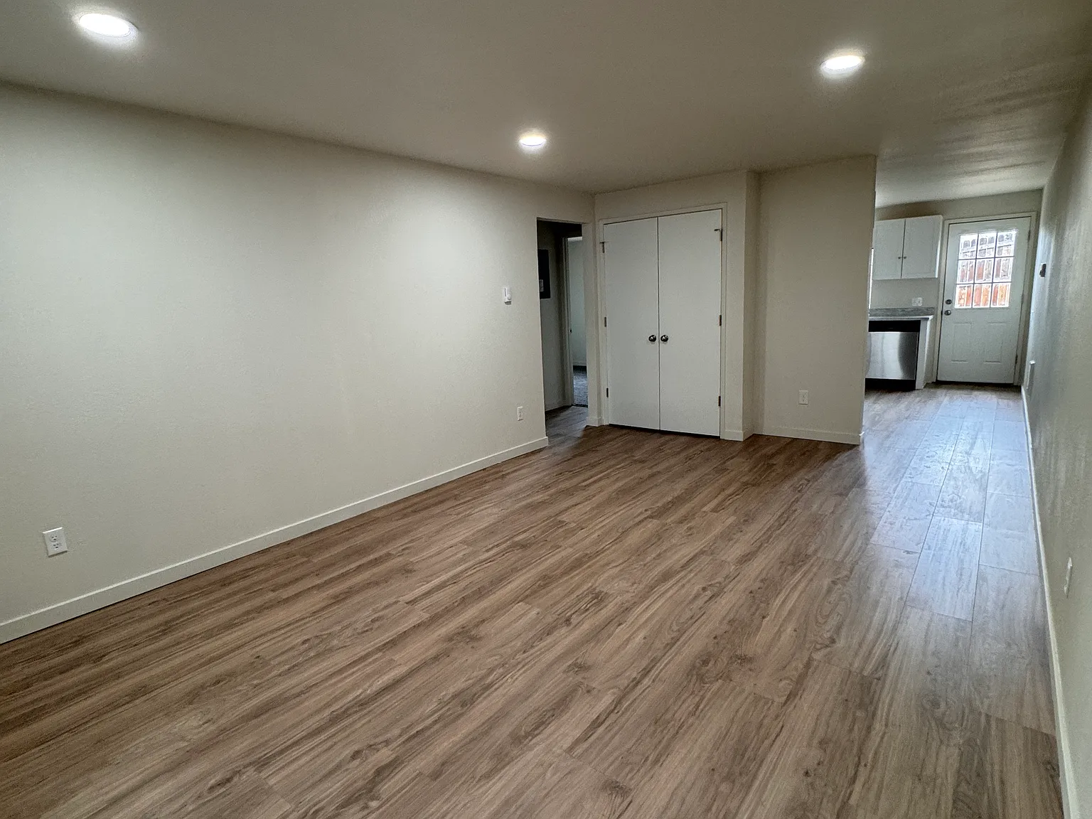 2 bed, 800 sqft, $1,750 — Photo 3