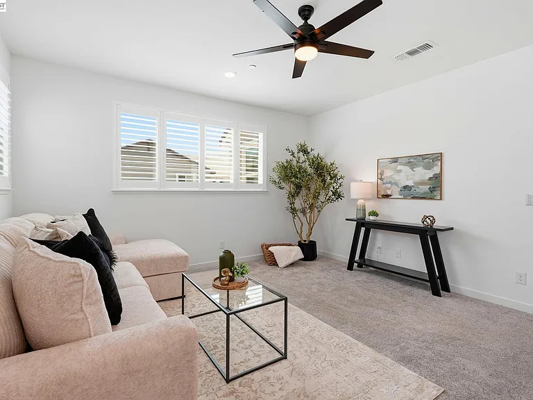 1550 Plumas Dr — Photo 33
