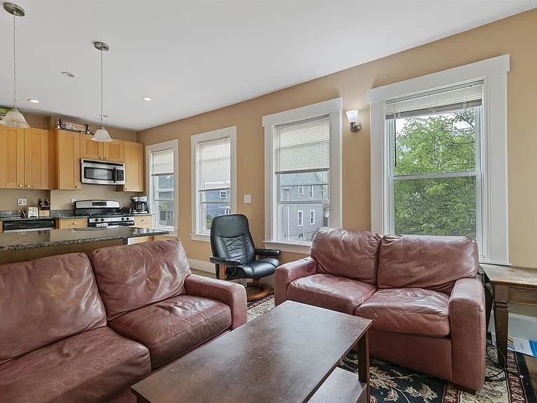 32 William St #2 — Photo 12