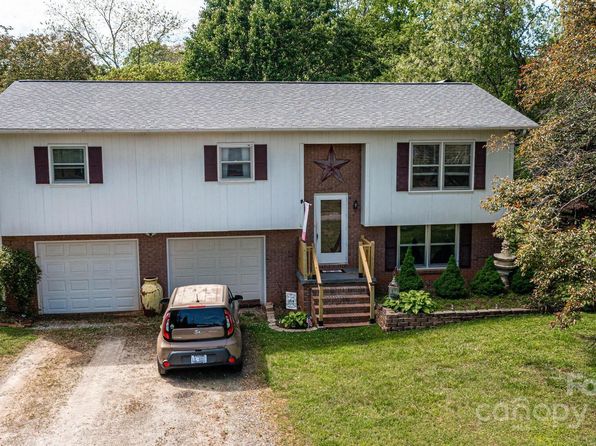 2734 Haas Ln, Lenoir, NC 28645