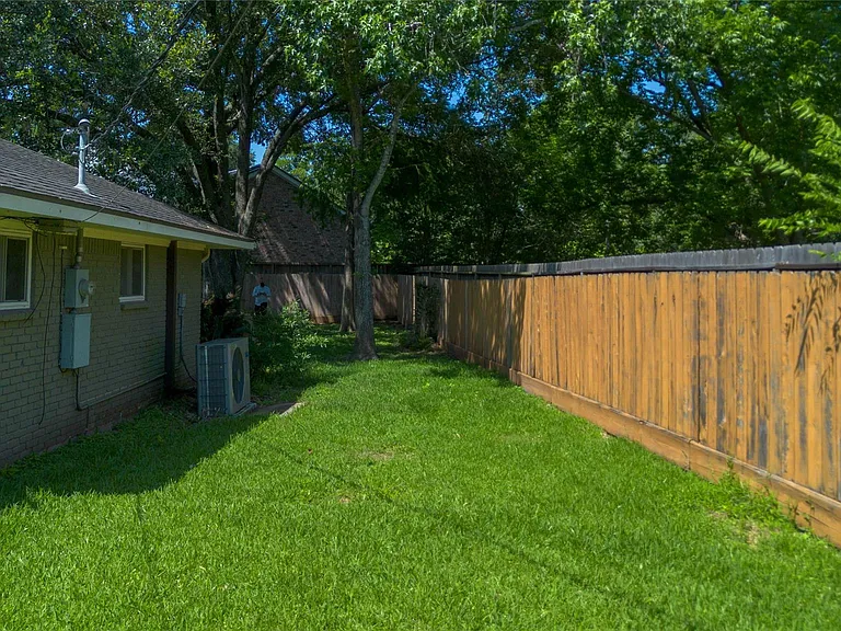5338 Creekbend Dr — Photo 37