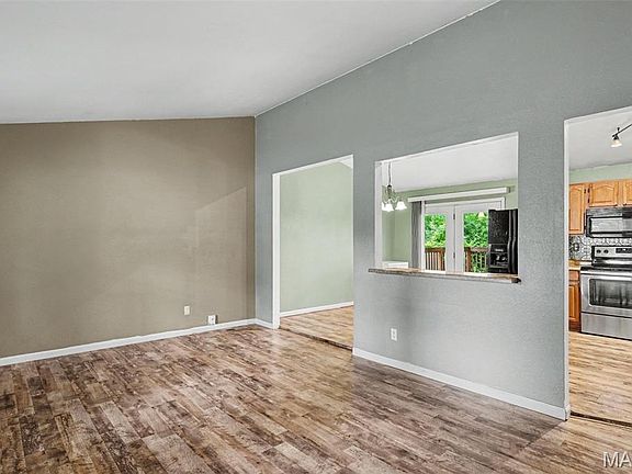 5th image of 120 Cedar Ridge Dr